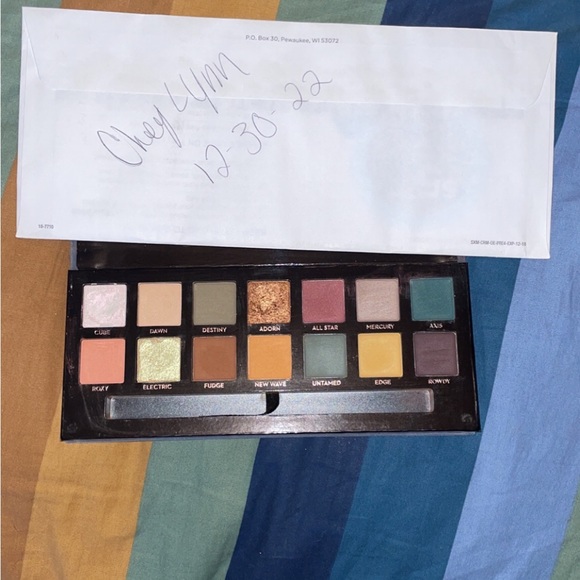 Eyeshadow palettes - Picture 9 of 12